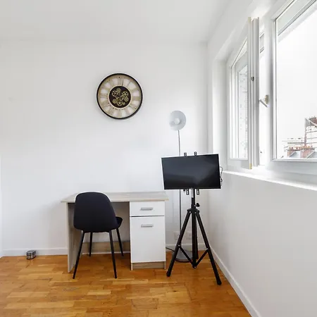 Moderne, Stylee Et Confortable En Centre روان