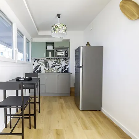 Moderne, Stylee Et Confortable En Centre روان